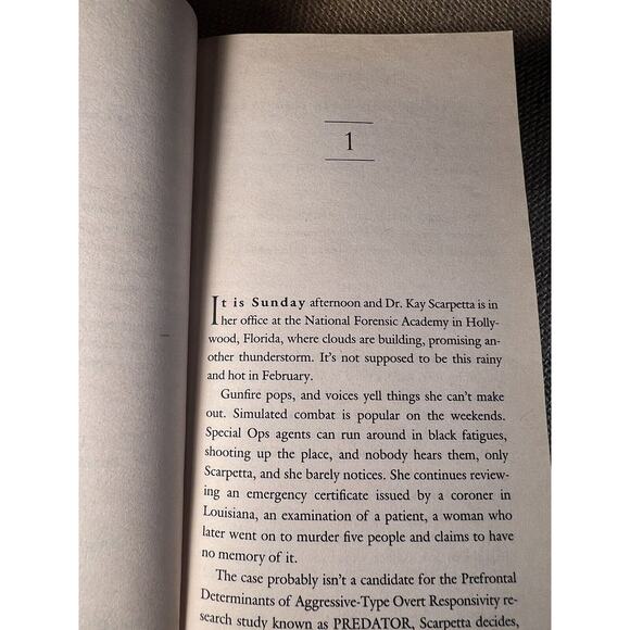 Predator (Dr Kay Scarpetta) by Patricia Cornwell--Paperback--Excellent - Picture 7 of 7